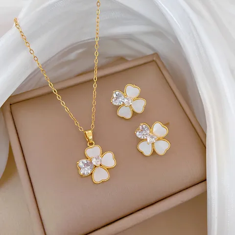 Clover Pearl